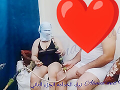 تضاجع الخادمة الثانية تعمل الحلويات والرقص الشرقي يمارس الجنس بصوت عربي واضح