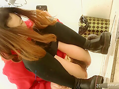 chinese girls go to toilet ***