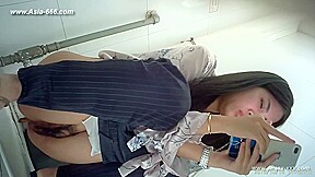 chinese girls go to toilet ***