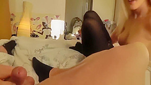 deutsch blonde babe Sperma in den Mund