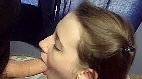 elle me fait une pipe avec ses parents dans la piéce a coté