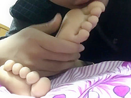 feet licking