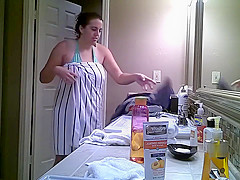 girlfriends strip and shower together