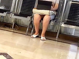 hot milf open legs upskirt in mall