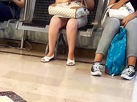 hot milf open legs upskirt in mall