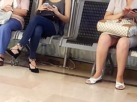 hot milf open legs upskirt in mall