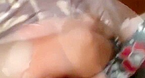 mature nympho suce une bite bien raide