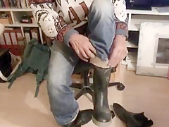 nlboots - smoking a cigaret