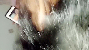 එය වලක බලනව