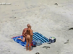 peeping Naturist Beach ***