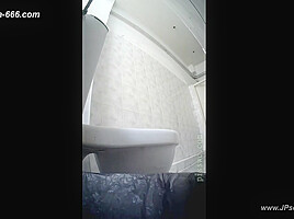 peeping blondes go to toilet 101