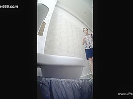 peeping blondes go to toilet 101
