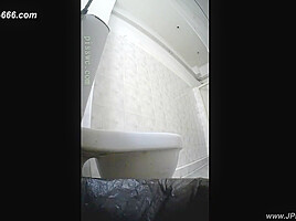 peeping blondes go to toilet 101