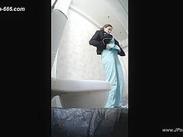 peeping blondes go to toilet 101