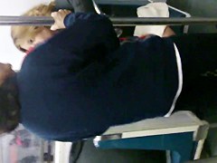 ricas piernas en el metro