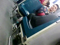 ricas piernas en el metro