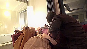 ギャルがオナホコキ悶える男を見て小悪魔笑顔でシコりまくる