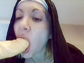 suora impara a succhiare il dildo-deepthroat nun