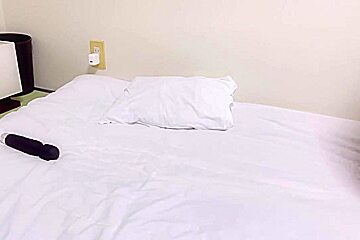【乳首絶頂】パンツに手を入れて勃起したクリトリスを刺激。何度も絶頂　個人撮影　素人 0